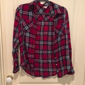 Classic flannel top, thin material. Feels new